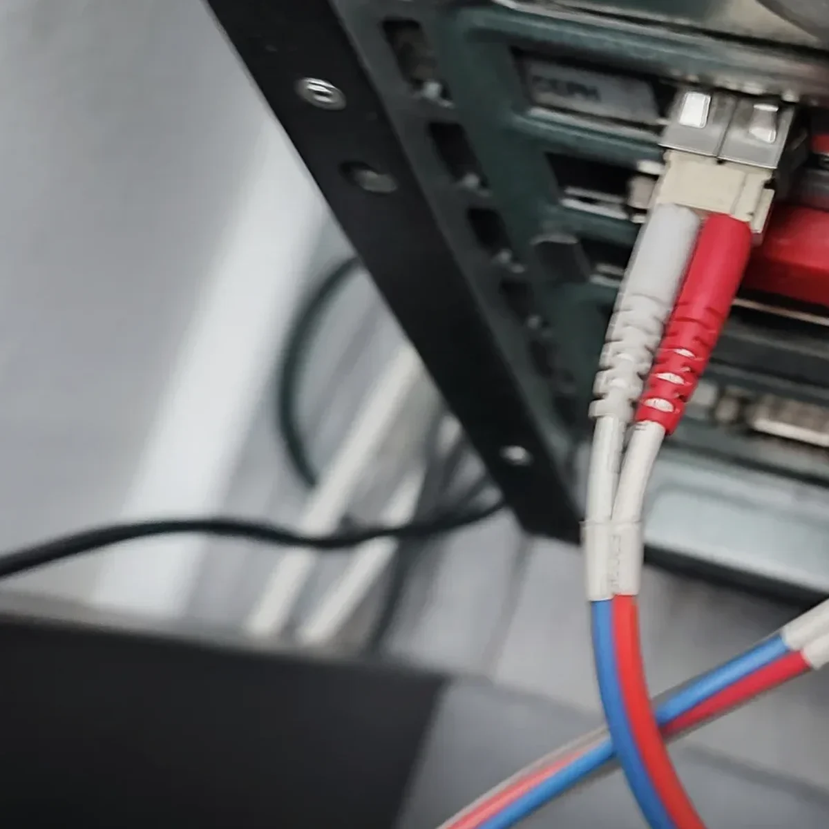 Najkrotsza odpowiedz pokazane jako realistyczna scena techniczna dla uslugi IT w Bielsku-Bialej